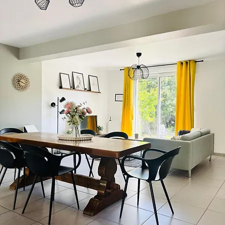 Maison Cosy Entre Paris Rouen Et Deauville Holiday home Pont-de-l'Arche